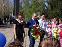 Торжественное мероприятие у мемориального комплекса, посвящённого выпускникам школы, погибшим в годы Великой Отечественной войны Торжественное мероприятие у мемориального комплекса, посвящённого выпускникам школы, погибшим в годы Великой Отечественной войны